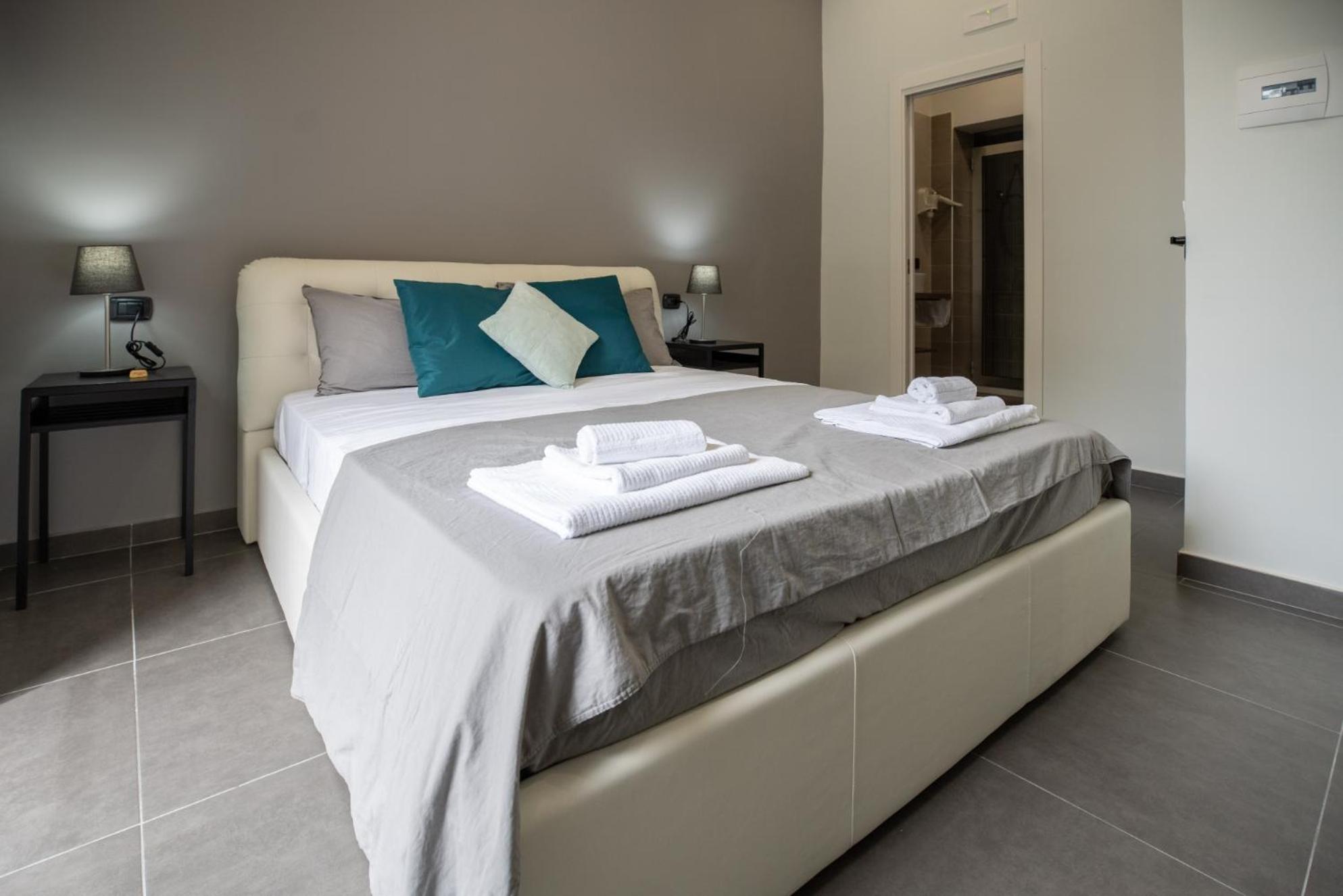 Doria Suites Napoli Bagian luar foto